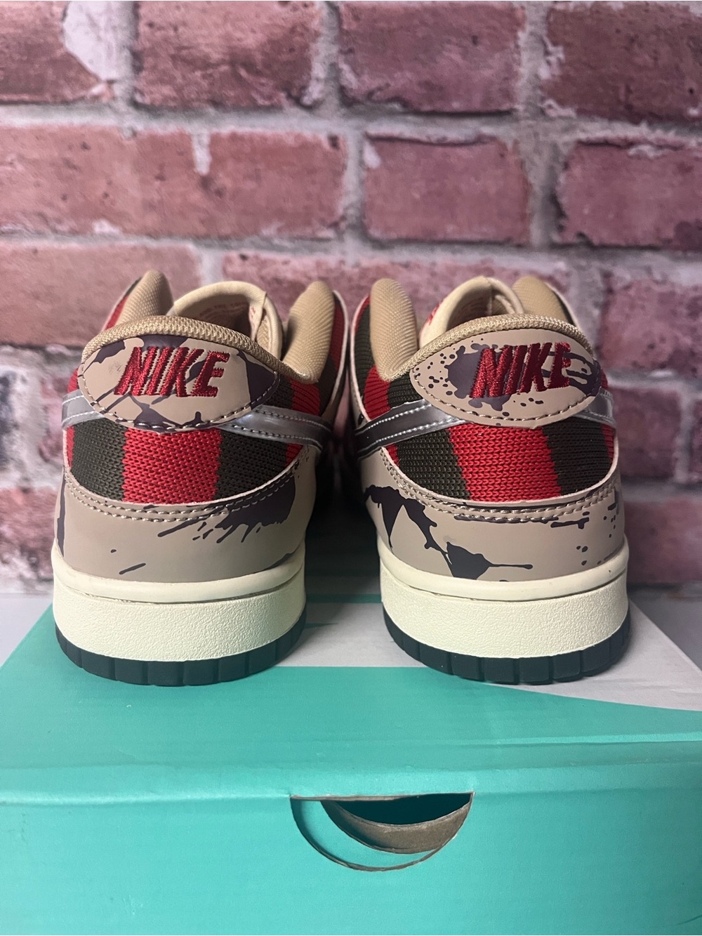 Nike SB Dunk Low Freddy Krueger - Picture 4 of 5